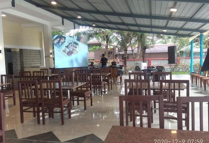 Отель Coral Beach Resort