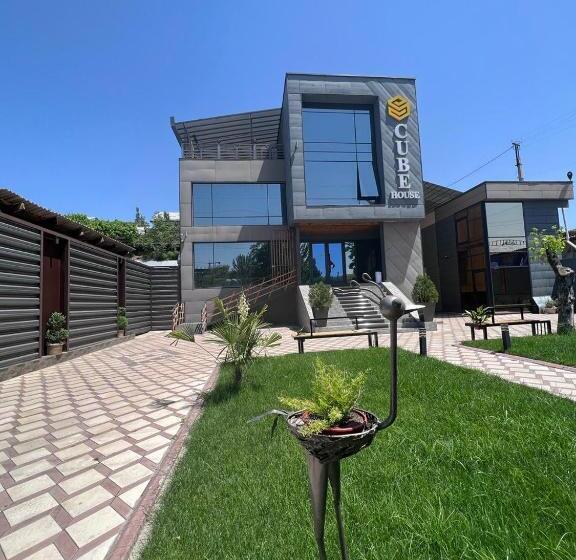 هتل Cube House Osh