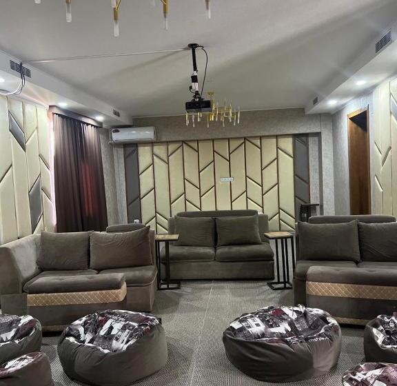 هتل Cube House Osh