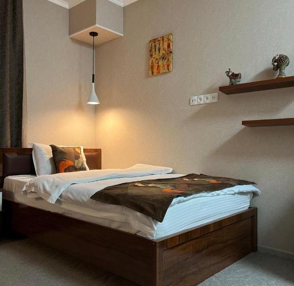 هتل Cube House Osh