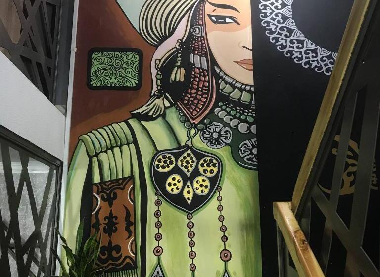 هتل Cube House Osh