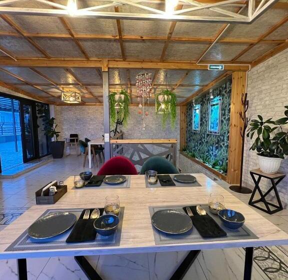 هتل Cube House Osh