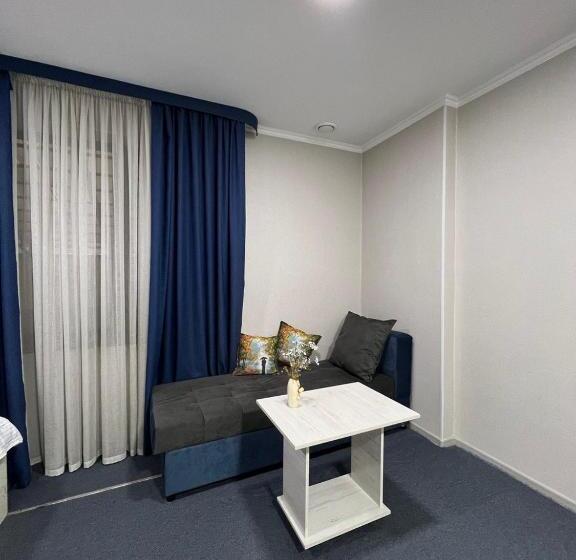 هتل Cube House Osh