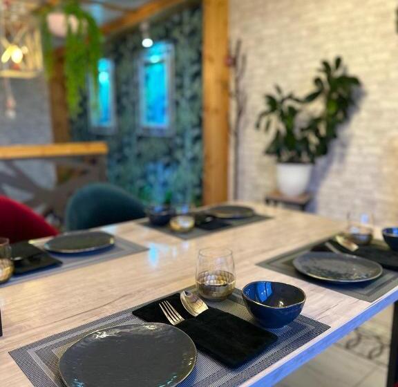 هتل Cube House Osh