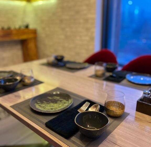 هتل Cube House Osh