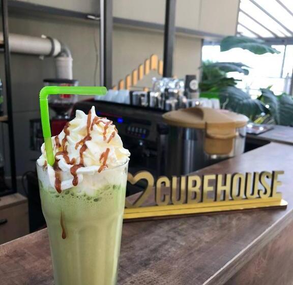 هتل Cube House Osh