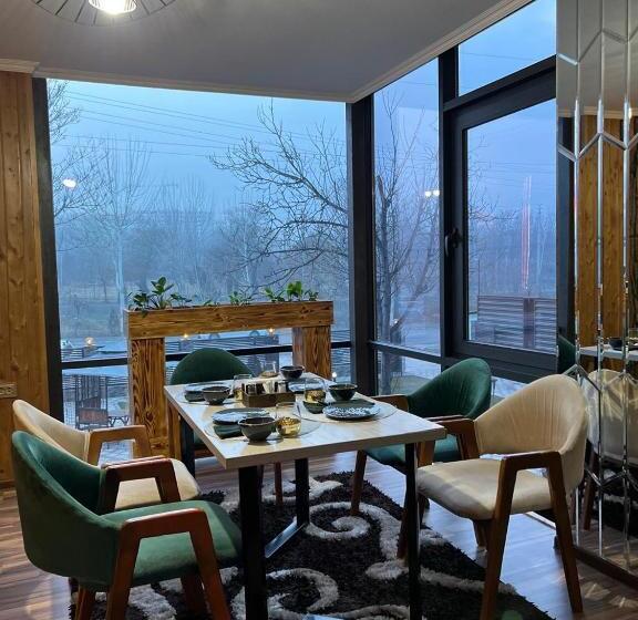 هتل Cube House Osh