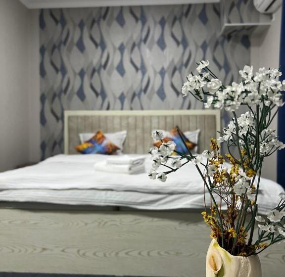 هتل Cube House Osh