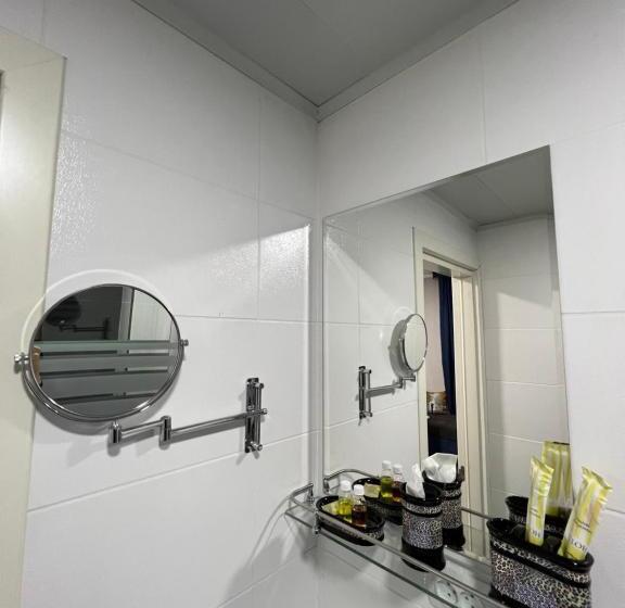 هتل Cube House Osh