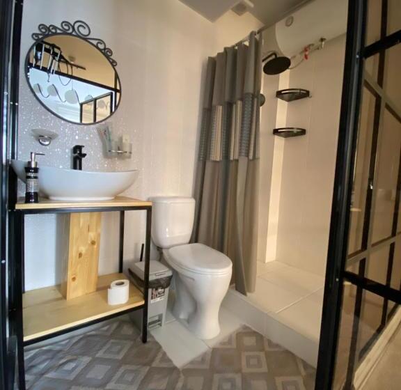 هتل Cube House Osh