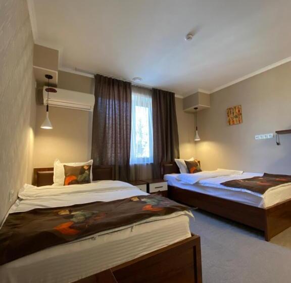 هتل Cube House Osh