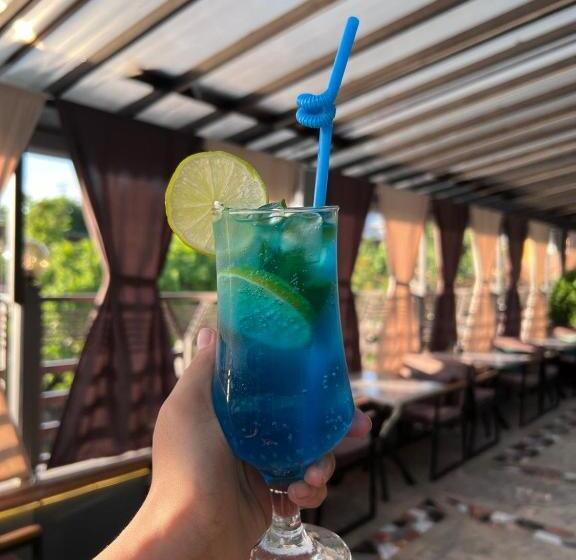 هتل Cube House Osh