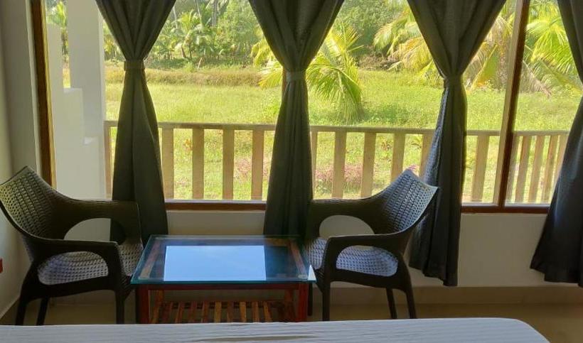 Hotel Exotica Squares