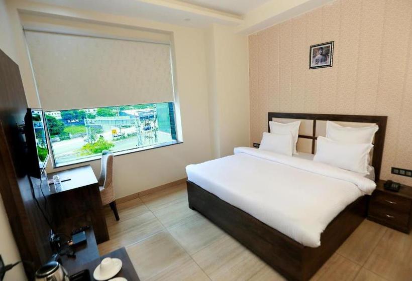 Fabhotel Prime Red Velvet Zirakpur