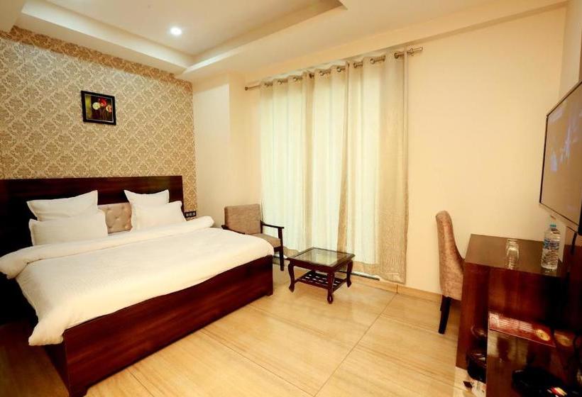 Fabhotel Prime Red Velvet Zirakpur