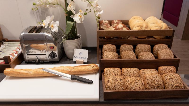 Отель Holiday Inn Express   Offenbach, An Ihg