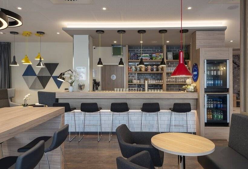 Отель Holiday Inn Express   Offenbach, An Ihg