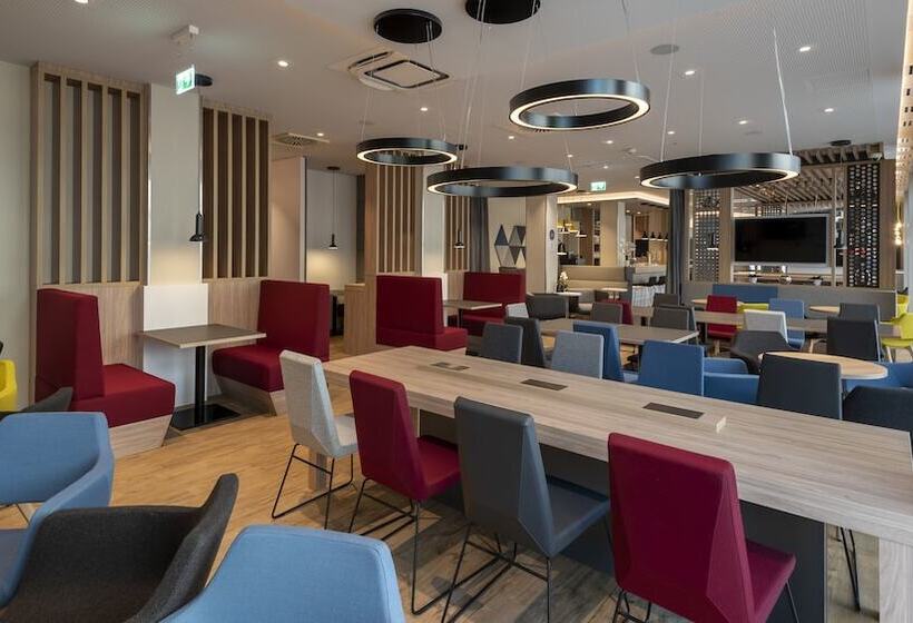 Отель Holiday Inn Express   Offenbach, An Ihg