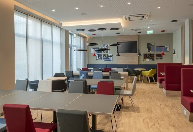 Отель Holiday Inn Express   Offenbach, An Ihg