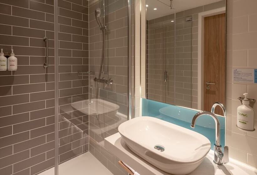 Отель Holiday Inn Express   Offenbach, An Ihg