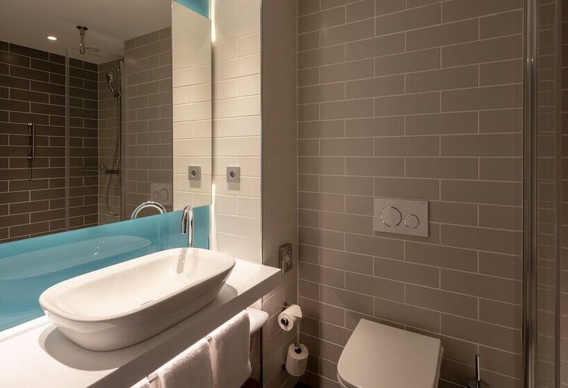 Отель Holiday Inn Express   Offenbach, An Ihg