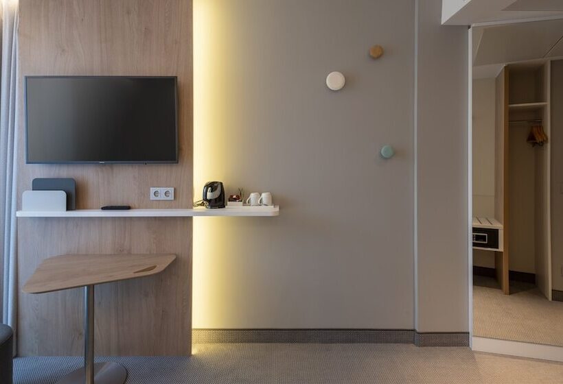 Отель Holiday Inn Express   Offenbach, An Ihg