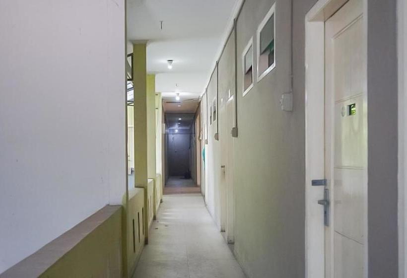 Отель Koolkost Syariah @ Jalan Jendral Ahmad Yani