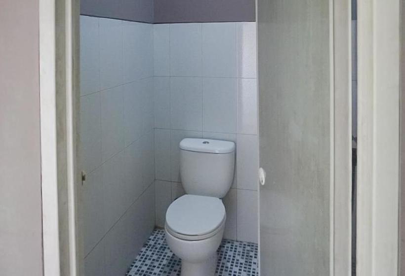 Отель Koolkost Syariah @ Jalan Jendral Ahmad Yani