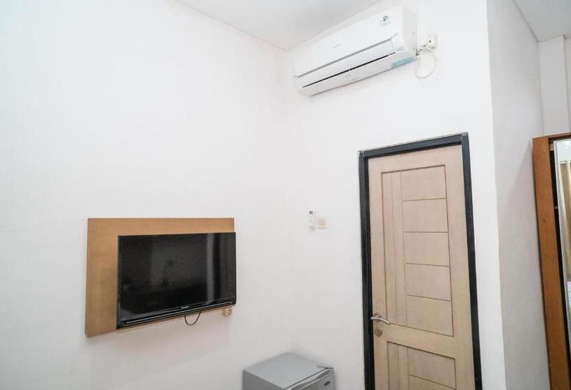 Отель Koolkost Syariah @ Jl Danau Maninjau Benhil