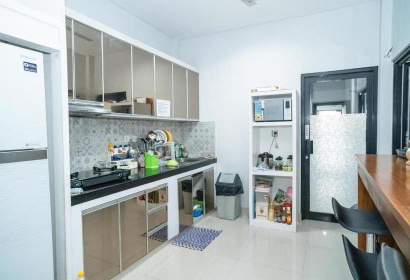 Отель Koolkost Syariah @ Jl Danau Maninjau Benhil