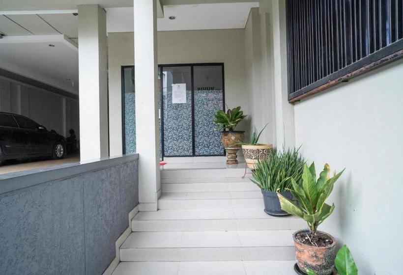 Отель Koolkost Syariah @ Jl Danau Maninjau Benhil