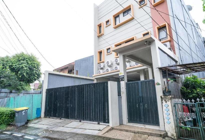 Отель Koolkost Syariah @ Jl Danau Maninjau Benhil