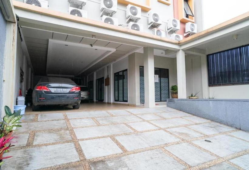 Отель Koolkost Syariah @ Jl Danau Maninjau Benhil