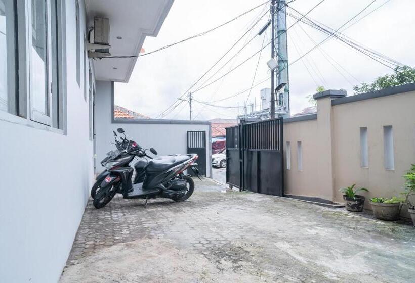 Отель Koolkost Syariah Near Universitas Moestopo Bintaro