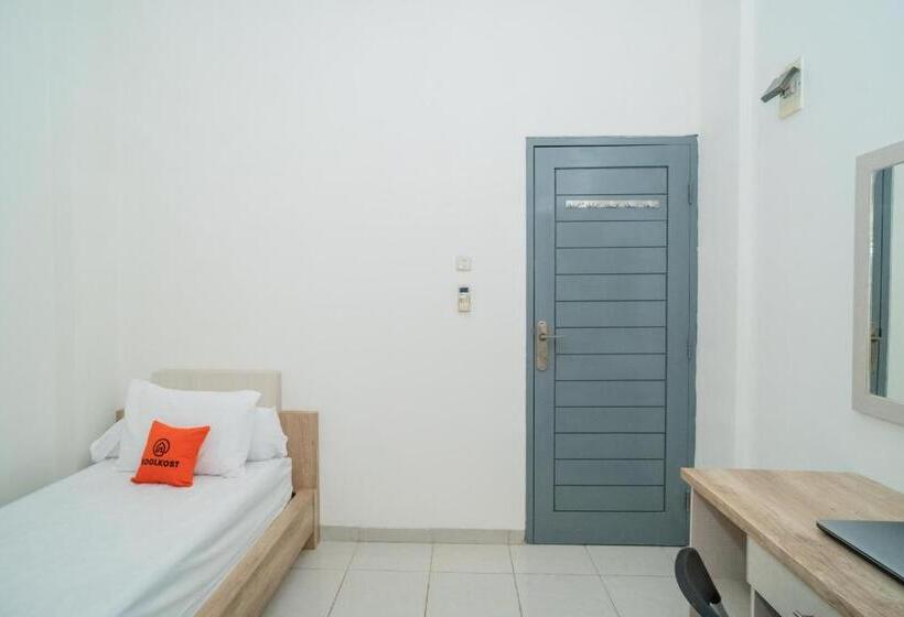 ホテル Koolkost Syariah Near Universitas Moestopo Bintaro