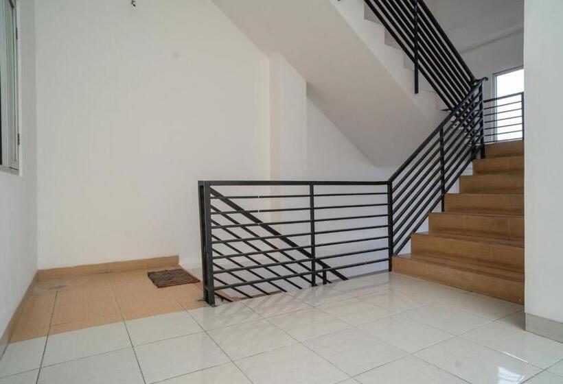 Отель Koolkost Syariah Near Universitas Moestopo Bintaro