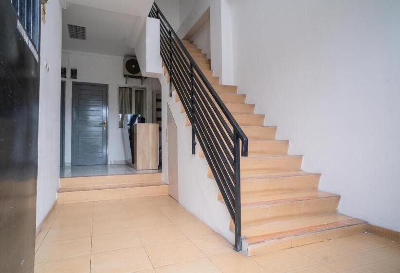 ホテル Koolkost Syariah Near Universitas Moestopo Bintaro