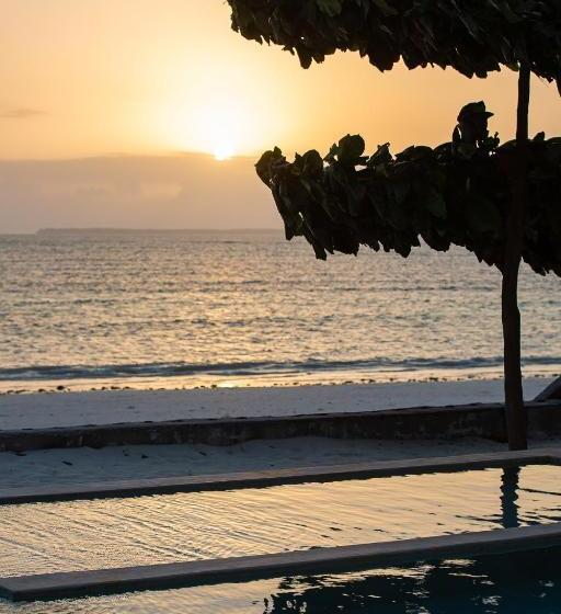 בית מלון כפרי Moonshine Uroa Dikoni Boutique