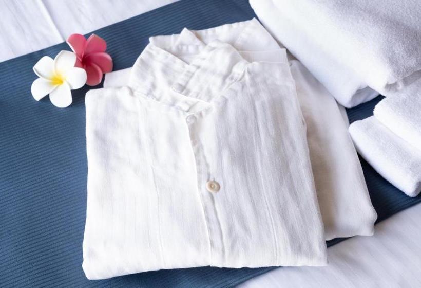 فندق Naha Crystal