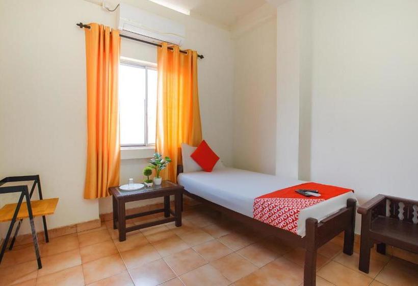 Отель Oyo 38562 Delma Residency