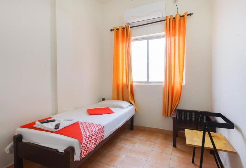 Отель Oyo 38562 Delma Residency