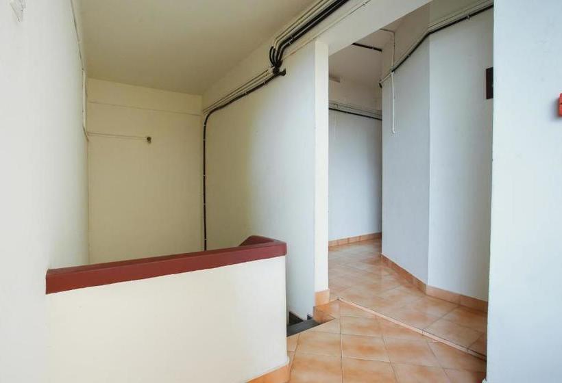 Отель Oyo 38562 Delma Residency