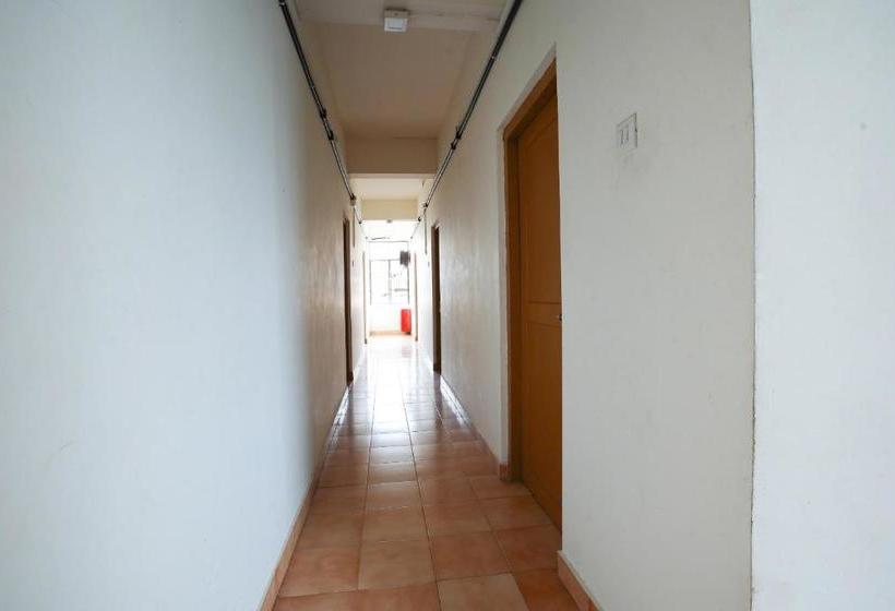 Отель Oyo 38562 Delma Residency