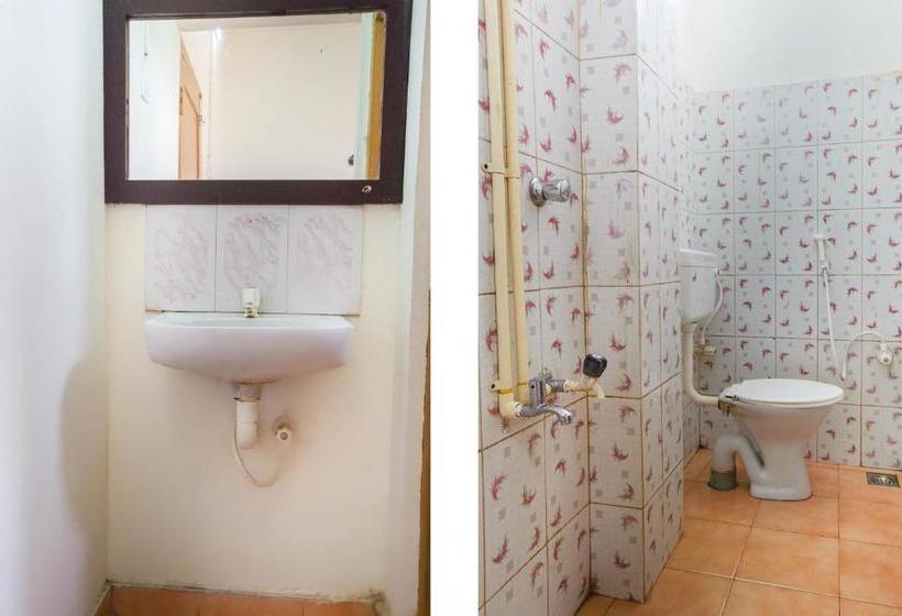 Отель Oyo 38562 Delma Residency