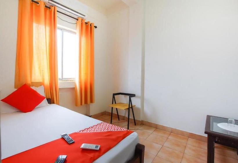 Отель Oyo 38562 Delma Residency