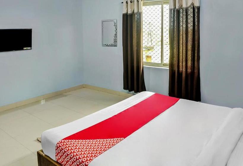 Отель Oyo 77401 Secluded Stays