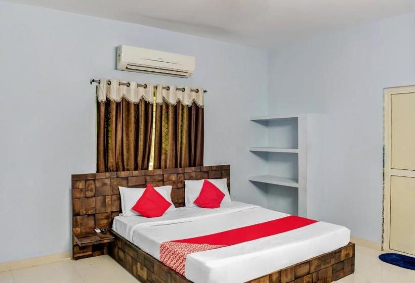 Отель Oyo 77401 Secluded Stays