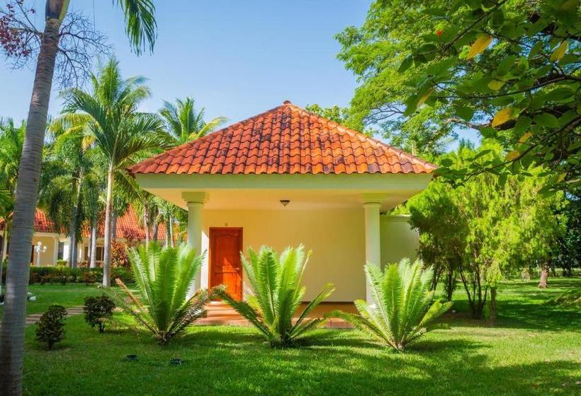 Pato Canales Hotel & Resort