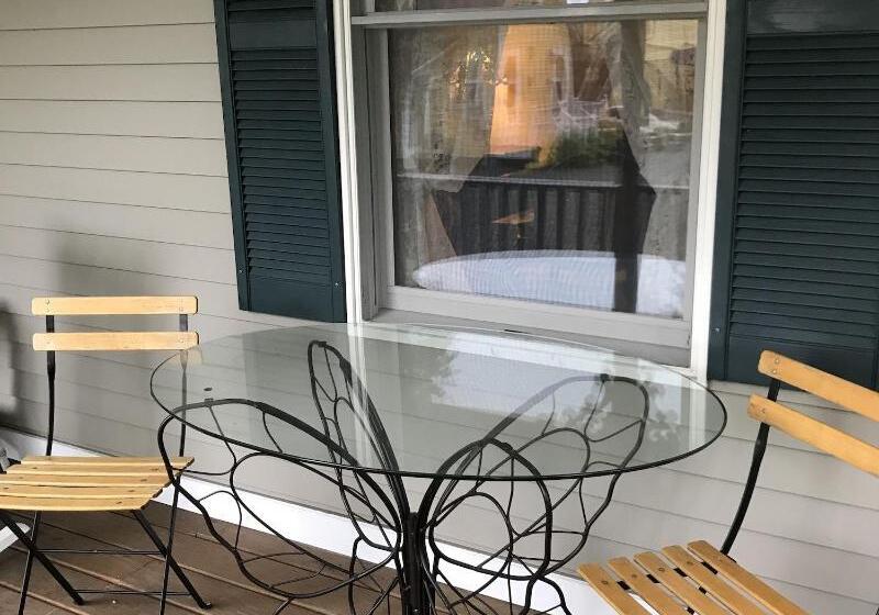 Отель Sand Bar Cottage Inn