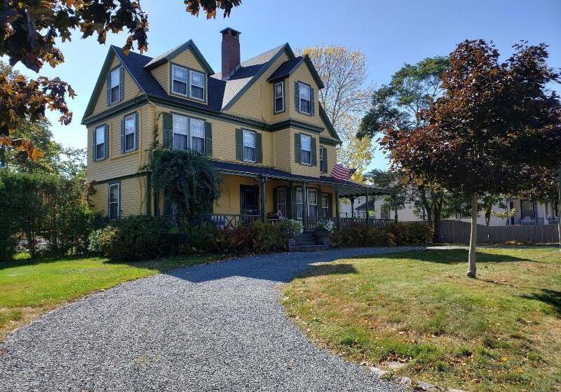 Отель Sand Bar Cottage Inn